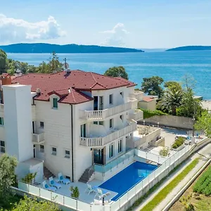 https://villa-zarko-hotel.hotels-in-trogir.com